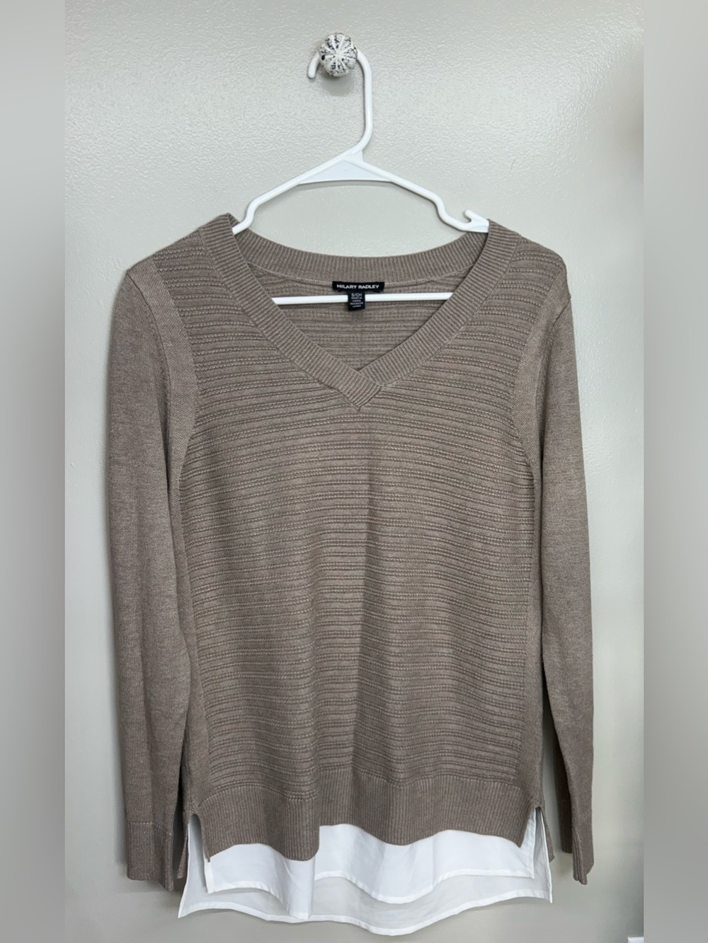 Hilary Radley Taupe V-Neck Layered Hem Sweater EUC sz Small